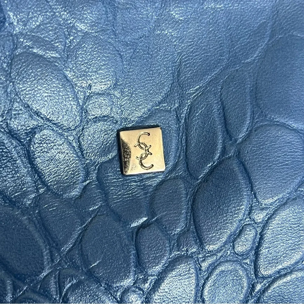 Carolina Crowley Milan Croc Embossed Blue Leather Bag With Silver Skull Charm - Picture 4 of 8